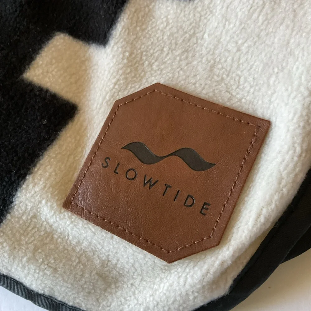 SLOWTIDE JERICHO FLEECE CAMP BLANKET TRIBAL PRINT IN BLACK AND WHITE NWOT
